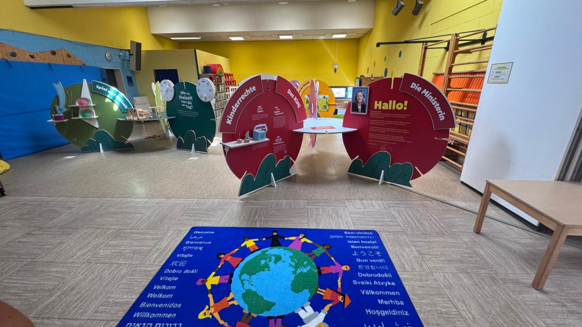 Die kostenfreie Ausstellung lädt dazu ein, die Rechte von Kindern auf anschauliche Weise kennenzulernen.